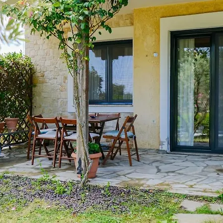Dom wakacyjny Evergreen 3-bdrm Maison, 300m To Beach,