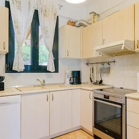Evergreen 3-bdrm Maison, 300m To Beach, Dom wakacyjny *