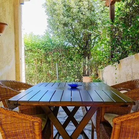 Evergreen 3-bdrm Maison, 300m To Beach, Dom wakacyjny *