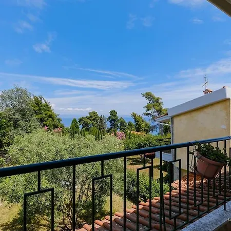 Dom wakacyjny Evergreen 3-bdrm Maison, 300m To Beach, Kriopigi