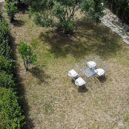 Evergreen 3-bdrm Maison, 300m To Beach, Dom wakacyjny