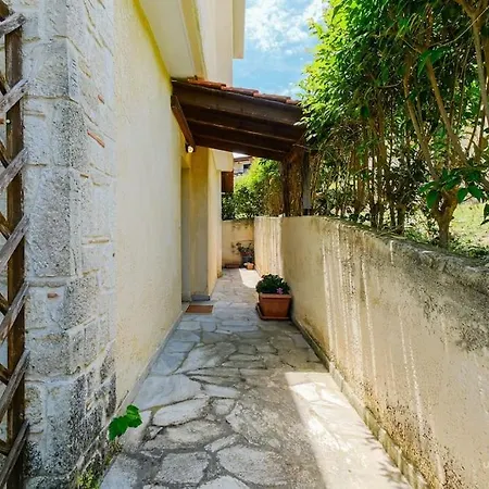 Evergreen 3-bdrm Maison, 300m To Beach, Kriopigi