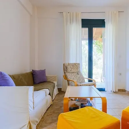 Evergreen 3-bdrm Maison, 300m To Beach, *