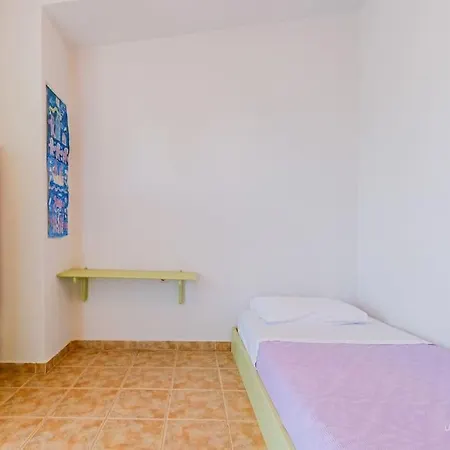 Evergreen 3-bdrm Maison, 300m To Beach, *