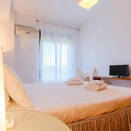 Holiday home Evergreen 3-bdrm Maison, 300m To Beach, *