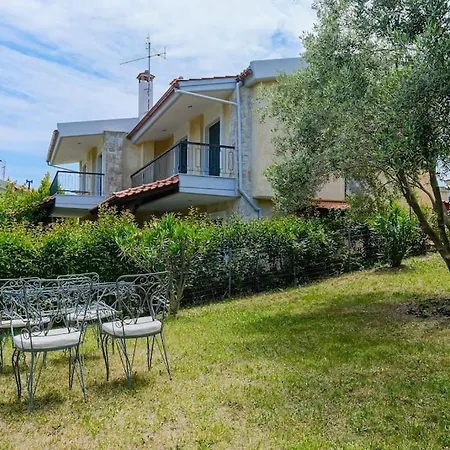 Evergreen 3-bdrm Maison, 300m To Beach,