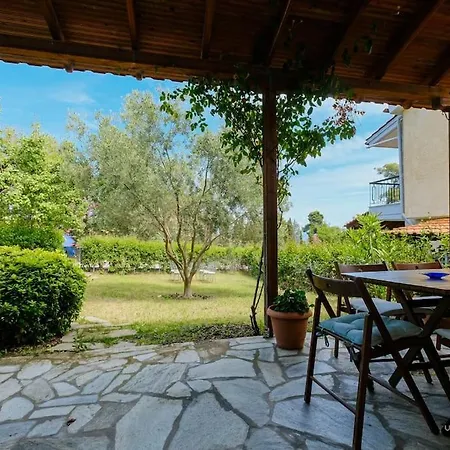 Evergreen 3-bdrm Maison, 300m To Beach, Kriopigi