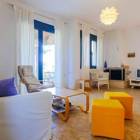 Evergreen 3-bdrm Maison, 300m To Beach, *
